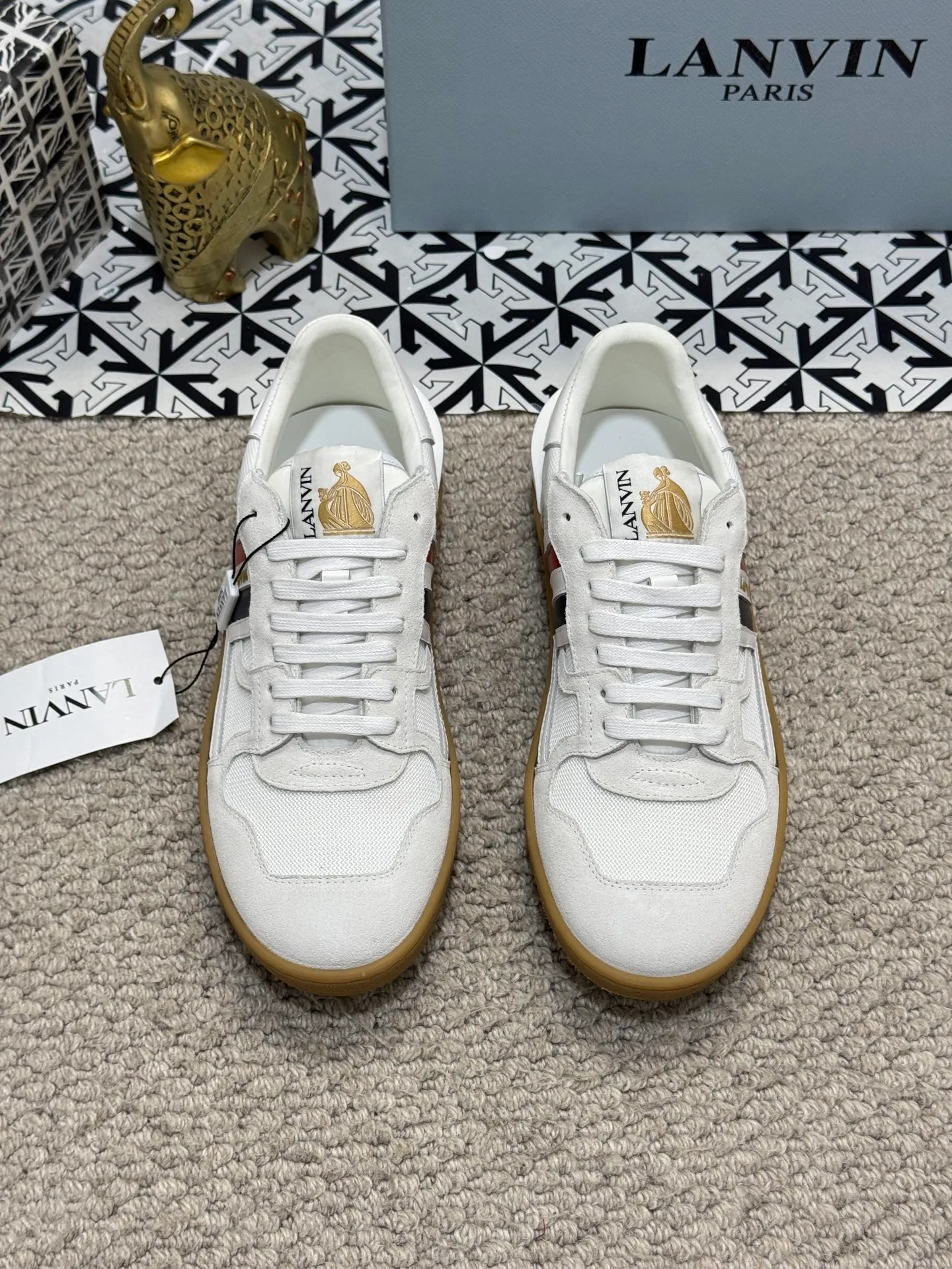 Men's men's shoes 💰520 [New style] 🦈🦈lanvin #LANVIN spring and summer series new colors ❤️‍🔥The latest lace-up fashionable casual Forrest Gump running shoes~bumpr high-quality couple 👫 series!! The latest trendy products of the season. Many bloggers have planted grass and purchased the original molds for customization. The uppers are nubuck leather. They are very versatile, fashionable and casual, and are comfortable to wear on the feet. Recommended! The original molds have clear logo rubber bottoms, which are non-slip and wear-resistant. Size: Female 36~40 Male 38-44 (45 customized